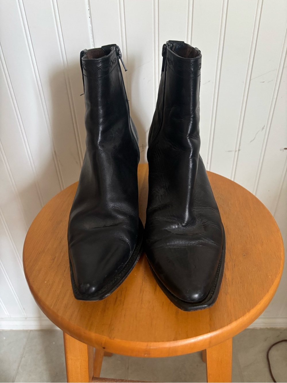 Vintage Guess Black Leather Pointed Toe Zip Ankle Boots